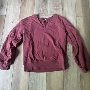 V neck Sweatshirt / shirt